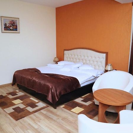 Hotel Crystal Palace Râmnicu Vâlcea Exterior foto